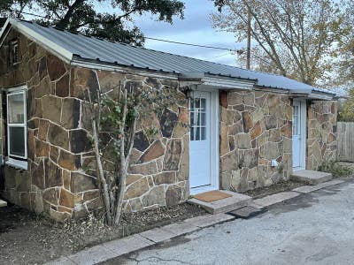 Vintage Stone Cottage Main Photo