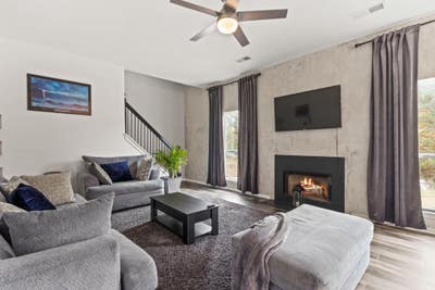 Lithonia House with Television. Comfy & modern Main Photo