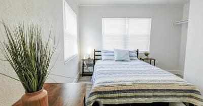  Newlyrenovated & spacious Tampa House with Backya Main Photo