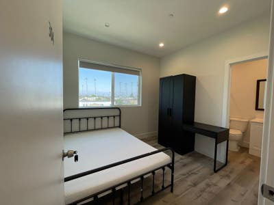 Modern Rooms Available in Los Angeles CA 90018 Main Photo