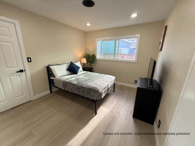 Cozy Room in Single Family Home | 1 Bed Bath | Hu Main Photo