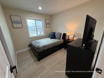 Cozy Room in Single Family Home | 1 Bed Bath | Hu Main Photo