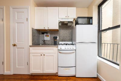 Studio in Upper East Side on a flexible lease Main Photo