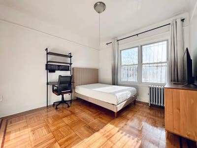 Prime Astoria Large Room, 15 min to ManhattanÂ #289 Main Photo