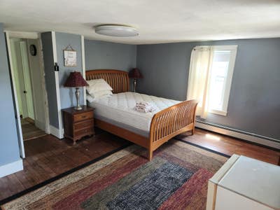 2 nice furnished rooms on 2nd fl w/private bath Main Photo