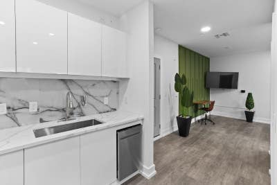 SOHO 1 bed bath furnished residence Main Photo