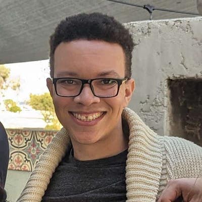 Professional looking for roommates or Room Main Photo