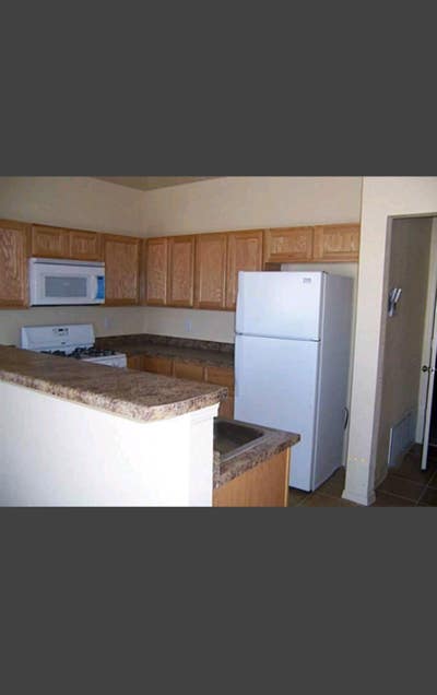 Room for rent in house Main Photo