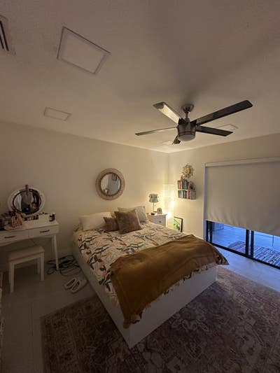Room for rent in townhouse / 900 a month Main Photo