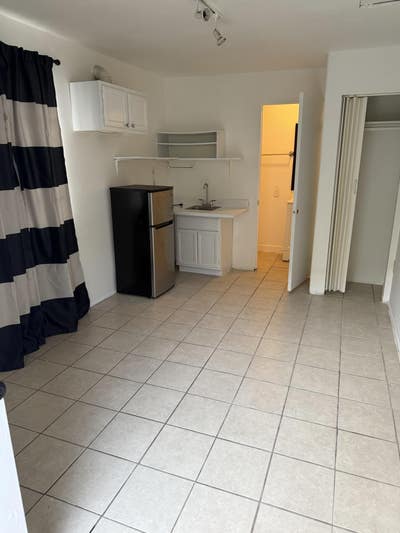 Back house studio separate/private entrance  Main Photo