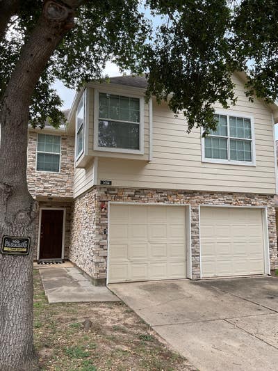 1 bedroom shared bathroom available  Main Photo