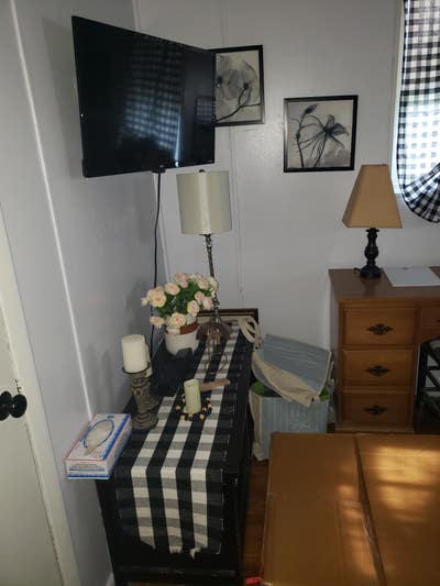 Female roommate  Main Photo