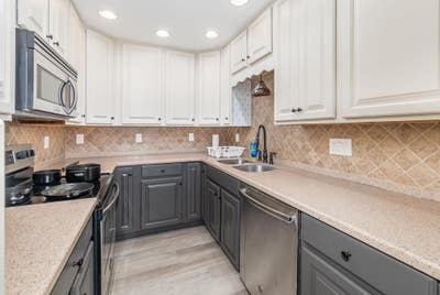 Conway  Orlando home | 6 Bedrooms, 2 Bathrooms | S Main Photo