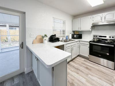 Clearwater House  by St Pete Airport with Dining a Main Photo