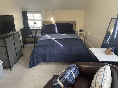 Furnished room Main Photo