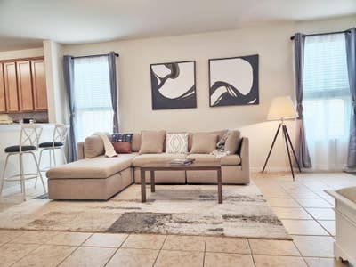 Comfy & modern Houston House with Living room Main Photo