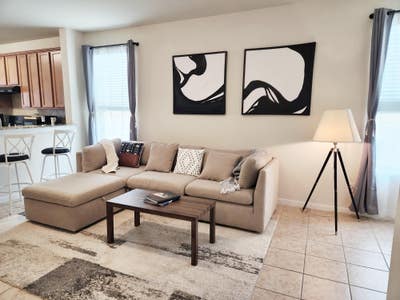 Comfy & modern Houston House with Living room Main Photo