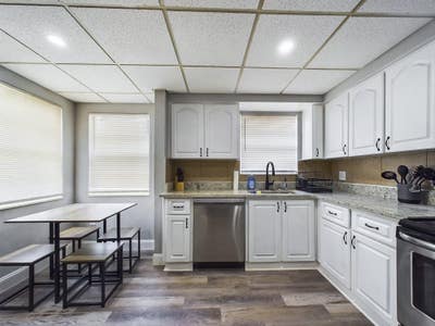 Completely Renovated Tampa House! Close to everyth Main Photo