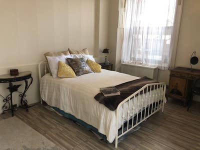 Bright  room to rent. midtown west Main Photo
