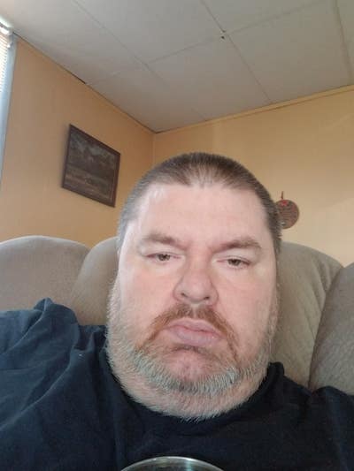 2 upstairs bedroom for price of one Main Photo