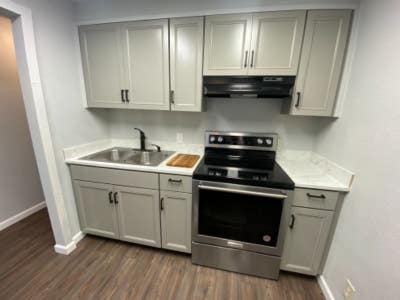 Beautiful Remodeled 1 Bedroom w Secured Entry! Main Photo