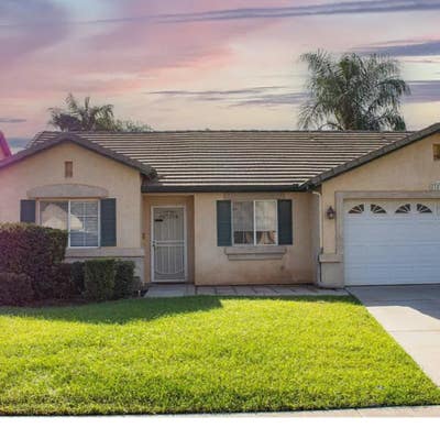 Furnished bedroom Main Photo