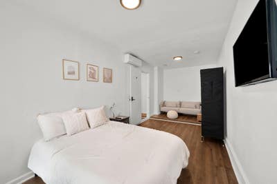 Freshly Renovated Houston Home with Awesome Amenit Main Photo