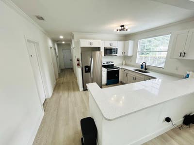 Tampa House with Dining area. Comfy & newlyrenovat Main Photo