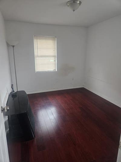 Room for Rent Main Photo