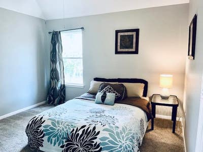 Beautil 2 Rooms for Rent in a Beautiful Home! Main Photo