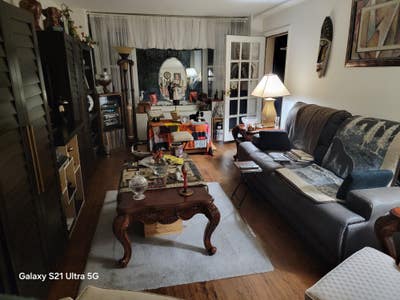 Seeking roommate Main Photo