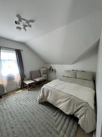 Sunny room available in a single family home. Cha Main Photo