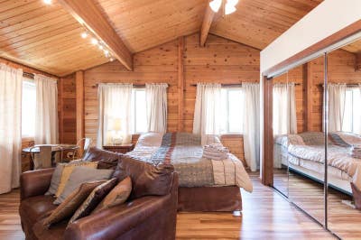 Spacious Mother in Law Suite in Cedar Home Main Photo