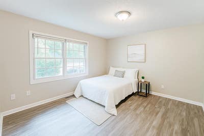 Cozy room off Greenbriar Trail  Near Greenbriar Ma Main Photo