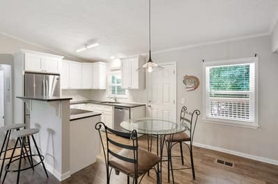 Live in Lincoln Homes, a 11 minute walk to bus sto Main Photo