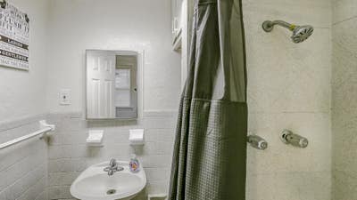 Comfy & beautiful  West Tampa  home by Macfarlane  Main Photo