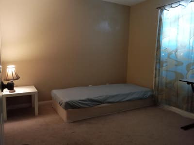 Single story house clean safe room Main Photo