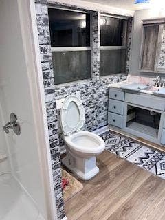 Big Nice Furnished Room Includes Utilities Main Photo