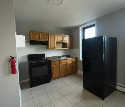 Modern 1BR in Perth Amboy with stylish tilesleek b Main Photo
