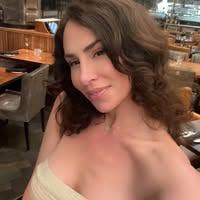 Professional Female seeks a small or large room Main Photo