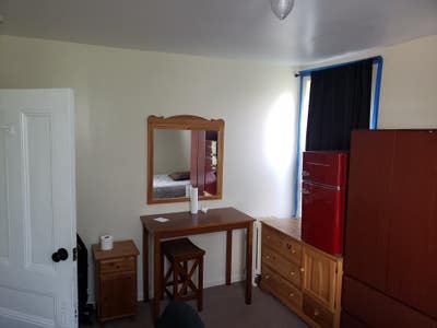 Room for rent in Hackensack NJ by train station. Main Photo