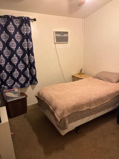 Room for Rent Possible Reduced Rent for Help Main Photo