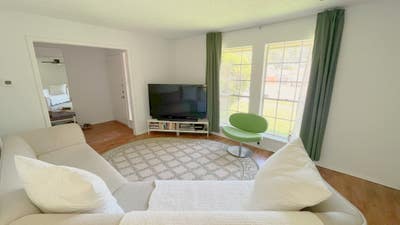 Room in Large 2BR 15 min from Downtown Main Photo