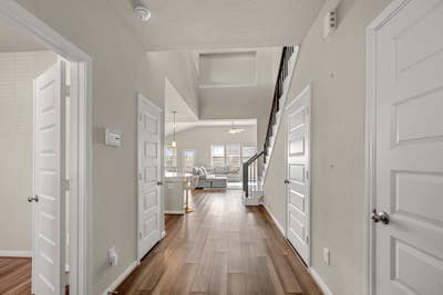 Room for rent in 4 bedroom house Main Photo