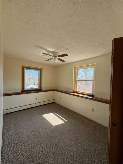 Unfurnished Room for Rent  Main Photo