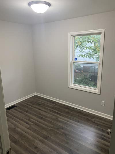 Cozy Room in Renovated Hazel Park Home Main Photo
