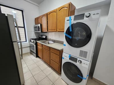 Rooms at 157/Broadway corner of train Station-W/D Main Photo