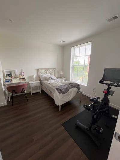 Cute Glover Park Bedroom!  Main Photo