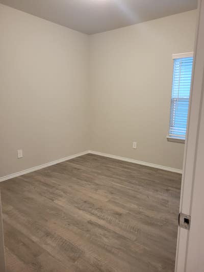 Room for Rent Near Creekside Main Photo