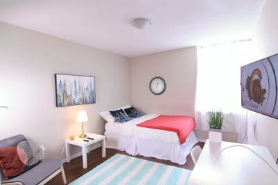 Deluxe Room - Logan Circle Main Photo